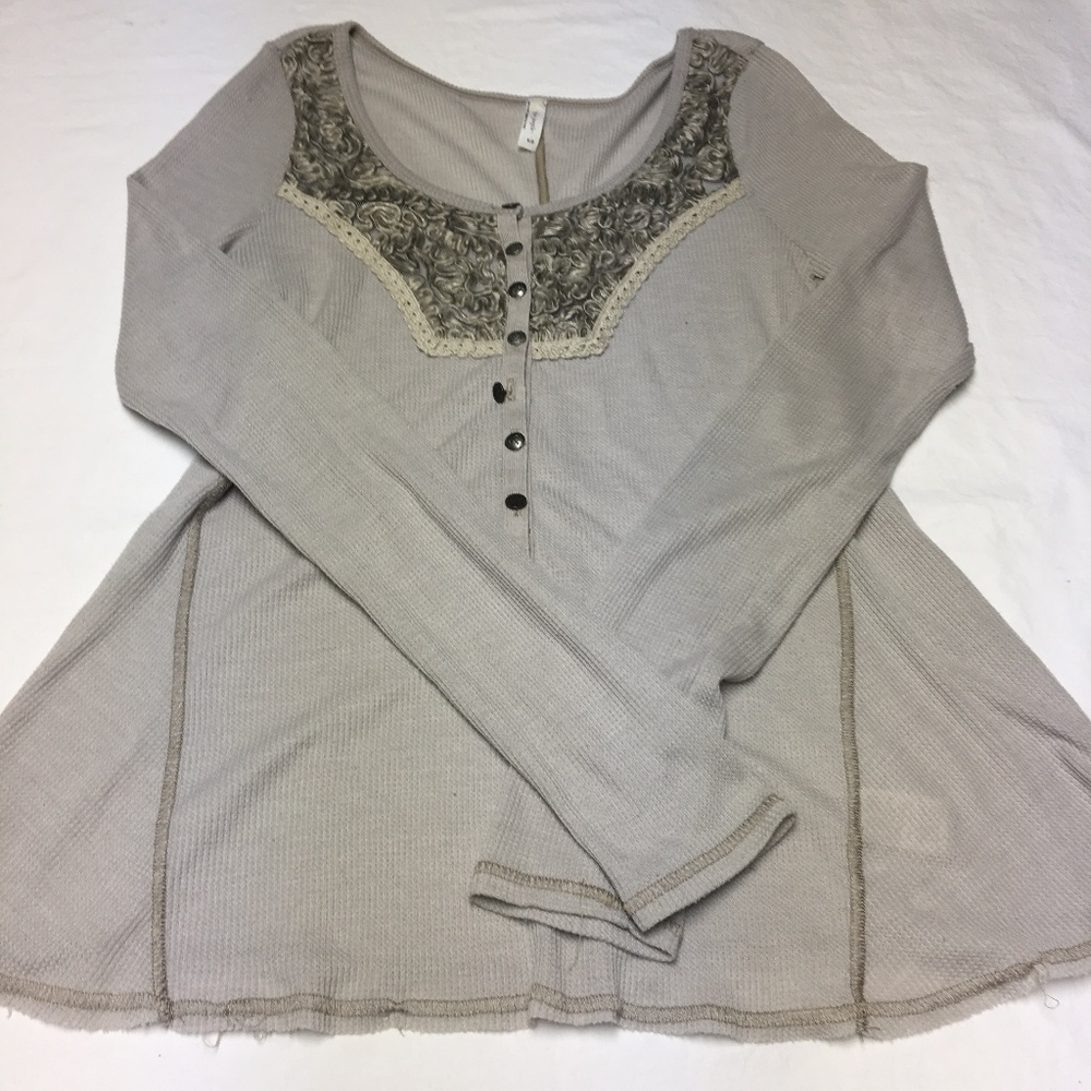 FREE PEOPLE S LONG SLEEVE 3/4 BUTTON GRAY BLOUSE